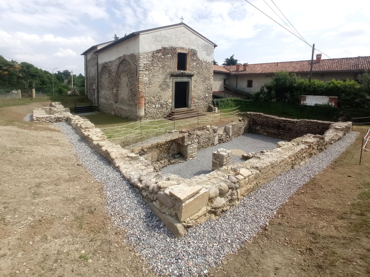 thumbnail Passeggiata Paesaggistica e Archeologica: sulle Tracce della Cristianizzazione in Franciacorta