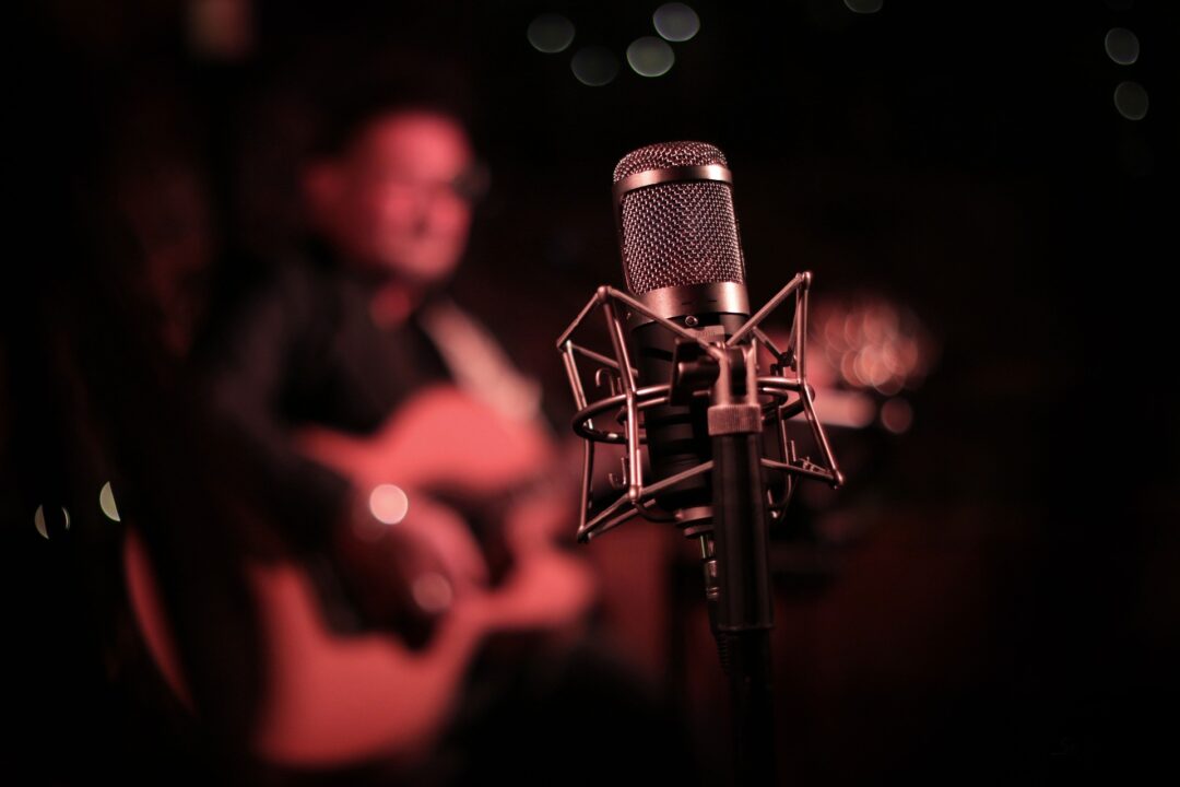 thumbnail Singer-Songwriters – Live Music Performances